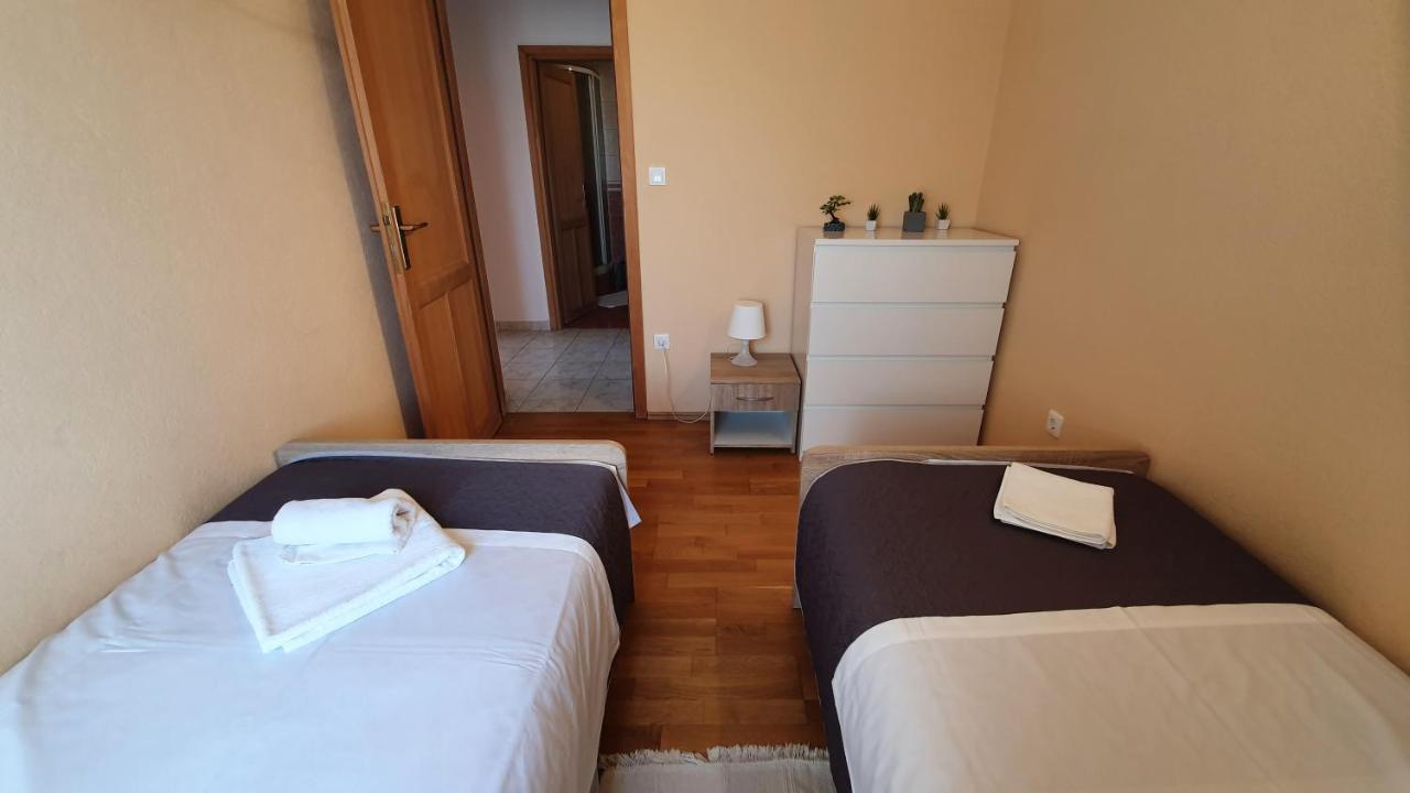 Apartments Miki Pag Town Exterior photo