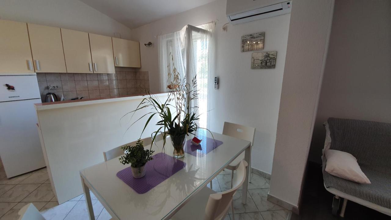 Apartments Miki Pag Town Exterior photo